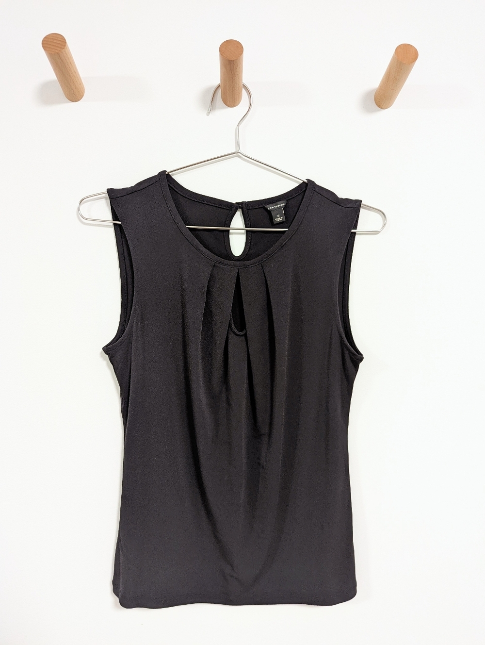 Ann Taylor Sleeveless Keyhole Blouse Top – Black, Women's S
